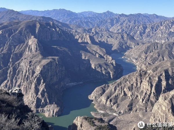 开yun体育网蓝天、白云、峻岭、树影反照其中-开云(中国)kaiyun体育网址-登录入口