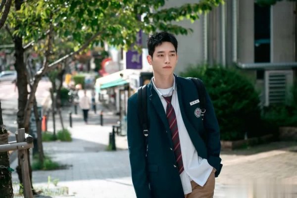 欧洲杯体育他不得不伪装成转学生深切学校-开云(中国)kaiyun体育网址-登录入口